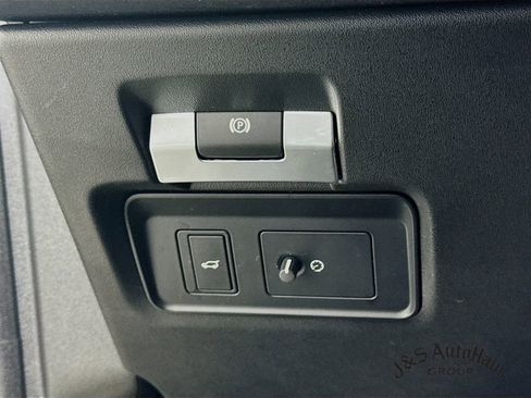 Used 2023 Land Rover Discovery Sport S image 10