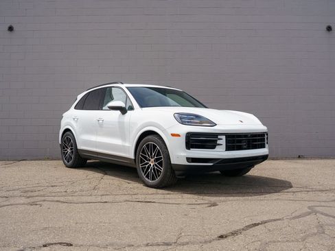 Certified 2026 Porsche Cayenne AWD/4WD image 9