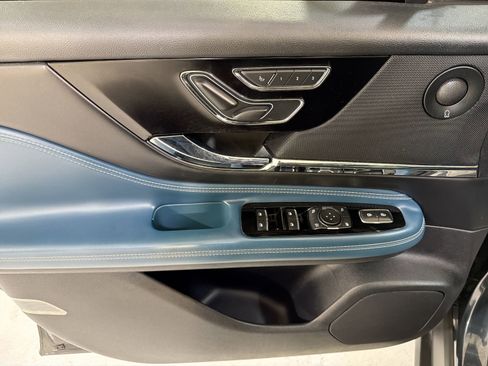 Used 2020 Lincoln Corsair Reserve w/ Equipment Group 201A image 12