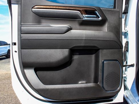 Used 2025 GMC Sierra 1500 Elevation w/ Preferred Package image 11