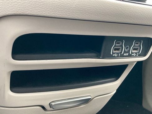 Used 2023 Chrysler Pacifica Touring-L image 26