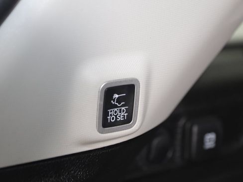 Used 2022 Jeep Grand Cherokee Limited image 52