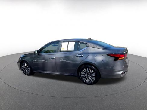 Used 2025 Nissan Altima 2.5 SV FWD image 10