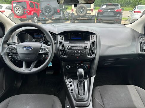 Used 2017 Ford Focus SE FWD image 14