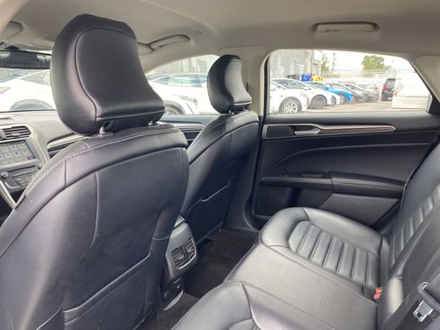 Used 2018 Ford Fusion SE w/ Equipment Group 602A FWD image 22