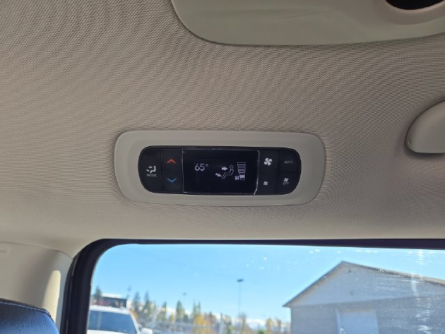 Used 2024 Chrysler Pacifica Limited FWD image 34