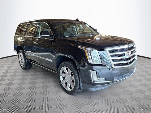 Used 2018 Cadillac Escalade Premium Luxury image 4