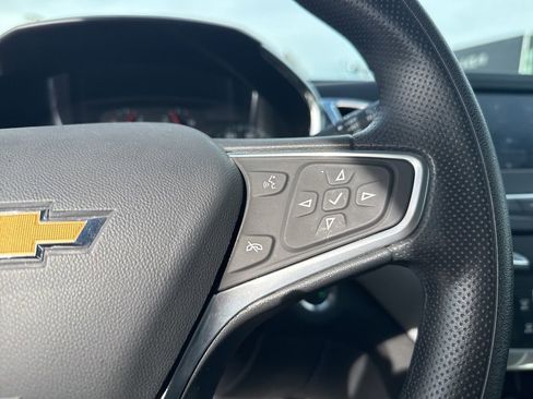 Used 2022 Chevrolet Equinox LS image 8