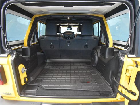 Used 2020 Jeep Wrangler Unlimited Sahara AWD/4WD image 27