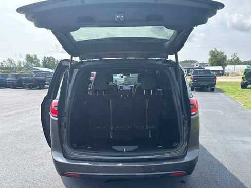 Used 2022 Chrysler Pacifica Touring-L w/ Uconnect Theater Family Group AWD/4WD image 54