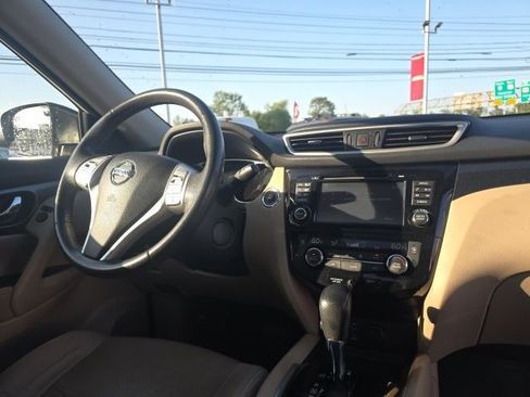 Certified 2016 Nissan Rogue SL w/ SL Premium Package AWD/4WD image 15
