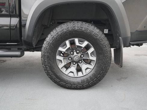 Certified 2023 Toyota Tacoma TRD Off-Road image 31