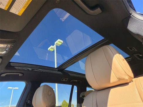 Used 2024 Mercedes-Benz GLS 450 4MATIC image 7