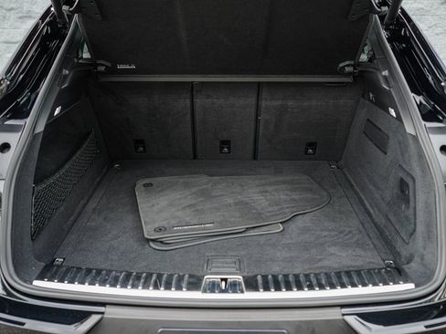 Used 2023 Porsche Cayenne Base w/ Premium Package image 37