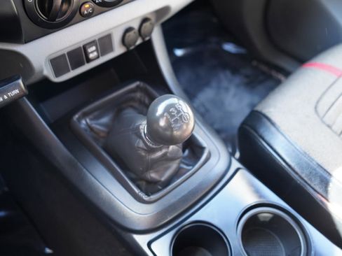 Used 2015 Toyota Tacoma 4x4 Access Cab image 37