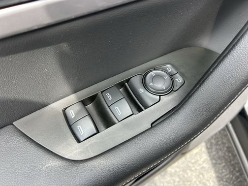 Used 2025 Chevrolet Blazer LT FWD image 23