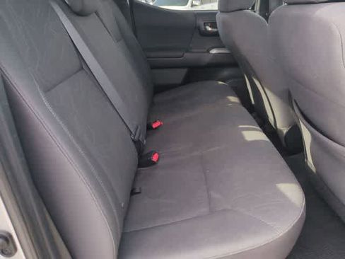 Used 2016 Toyota Tacoma TRD Sport w/ Towing Package image 19