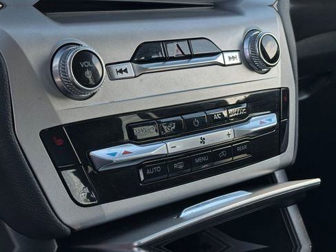 Used 2022 Ford Explorer XLT w/ Equipment Group 202A image 15