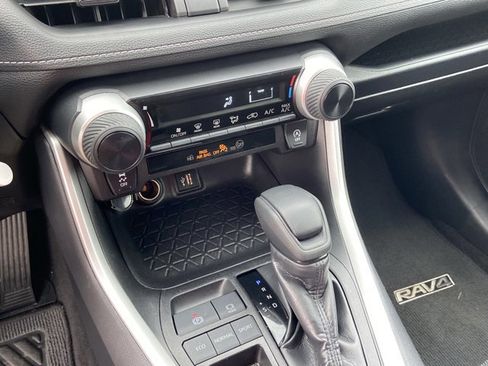 Used 2025 Toyota RAV4 LE image 40