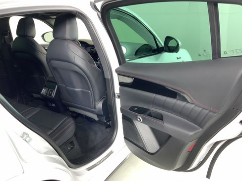 Certified 2023 Maserati Grecale Modena image 26