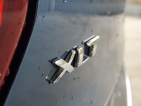 Used 2018 Ford Explorer XLT w/ Equipment Group 202A FWD image 5