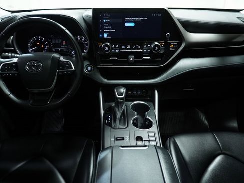 Certified 2023 Toyota Highlander L image 18