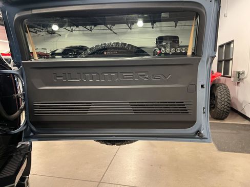 Used 2024 GMC Hummer EV 3X w/ Omega Edition AWD/4WD image 37