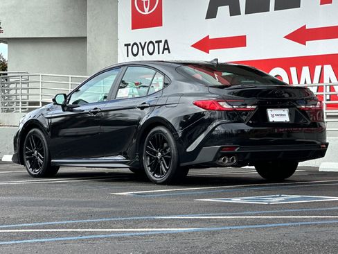 New 2026 Toyota Camry SE FWD image 3
