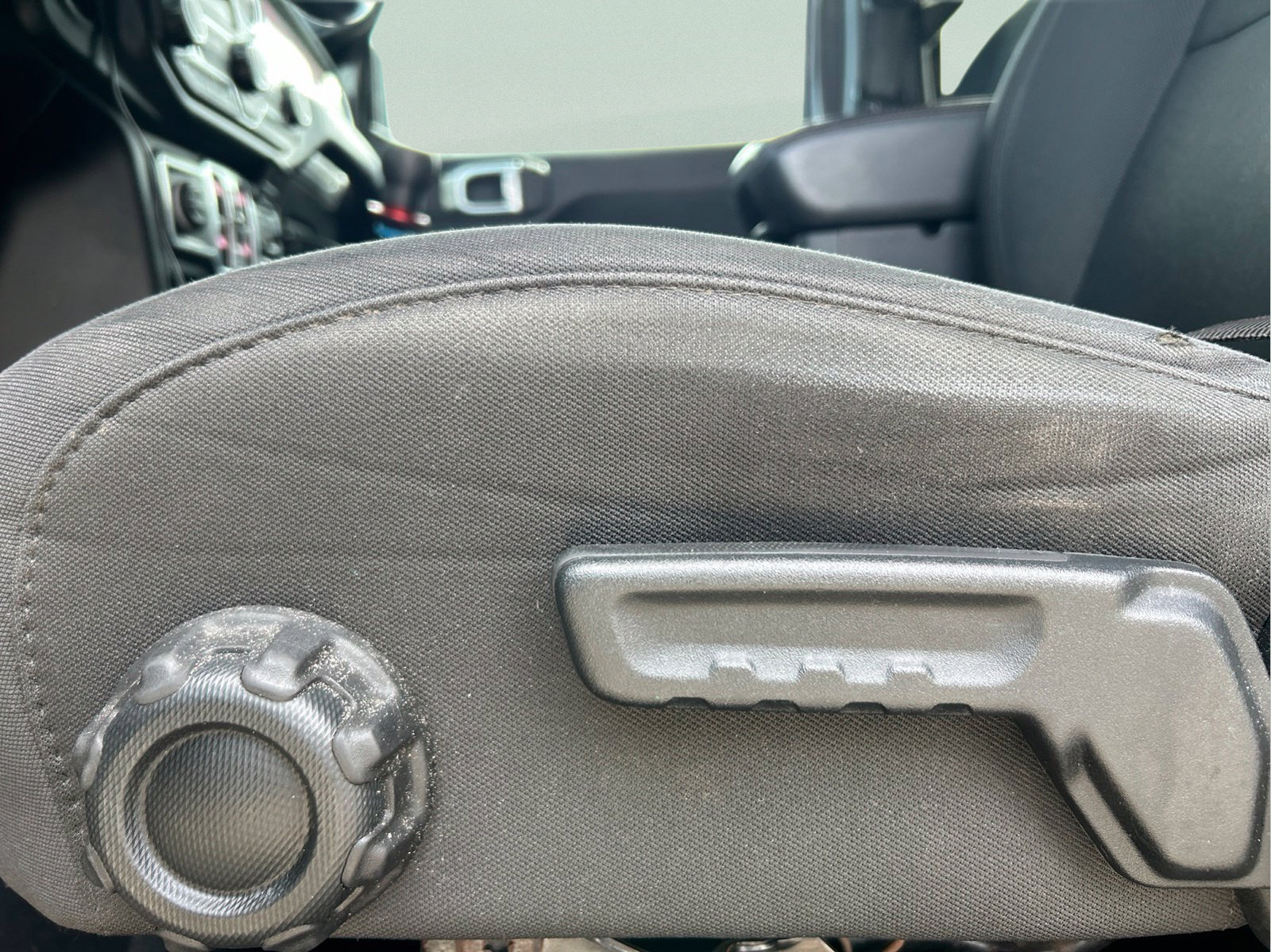 Used 2018 Jeep Wrangler Unlimited Sahara AWD/4WD image 24