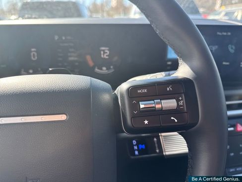 Certified 2025 Hyundai Santa Fe SEL image 30