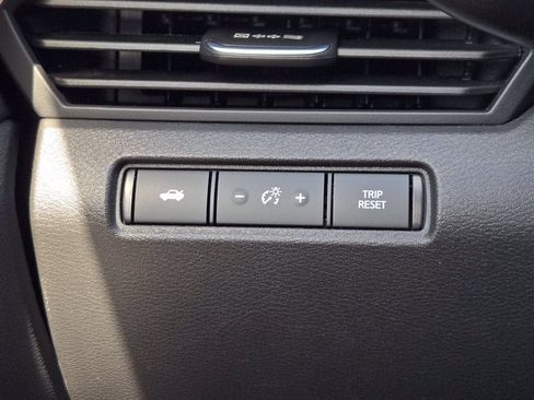 Used 2025 Nissan Altima 2.5 SV FWD image 17