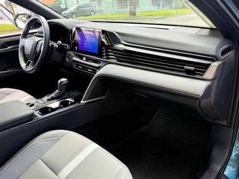 Used 2025 Toyota Camry SE FWD image 39