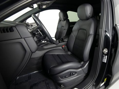 Certified 2025 Porsche Cayenne Coupe image 17