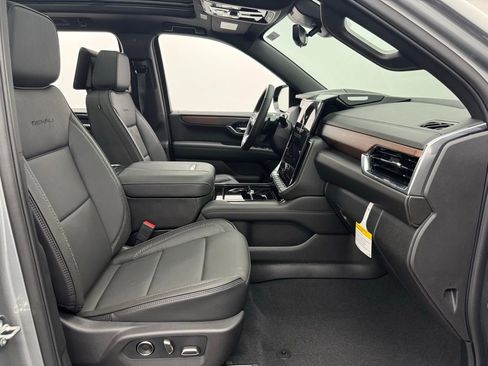 New 2026 GMC Yukon XL Denali w/ Denali Reserve Package AWD/4WD image 38