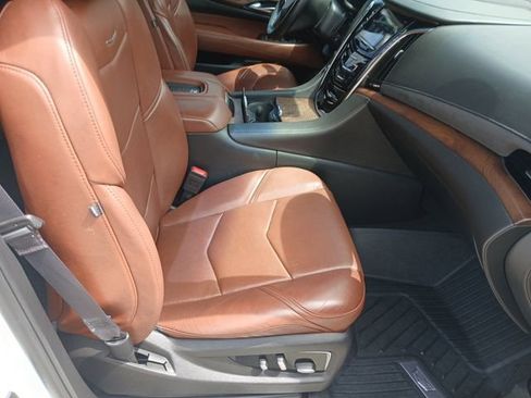 Used 2017 Cadillac Escalade Luxury RWD image 19