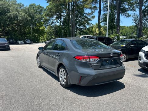 Used 2025 Toyota Corolla LE FWD image 2