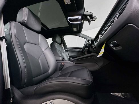 New 2026 Porsche Macan image 29