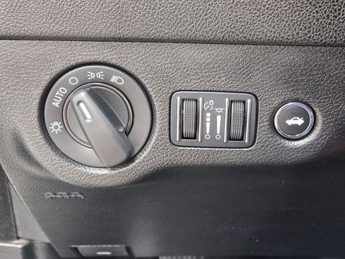 Used 2023 Dodge Charger SXT RWD image 25