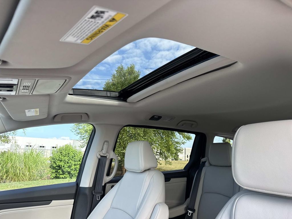 Used 2026 Honda Odyssey EX-L image 4