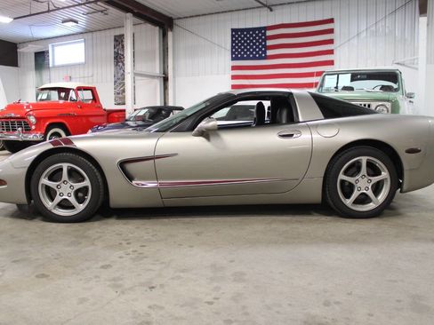 Used 2001 Chevrolet Corvette Coupe w/ Preferred Equipment Group2 image 3