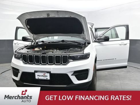 Used 2022 Jeep Grand Cherokee Laredo w/ Luxury Tech Group I AWD/4WD image 51