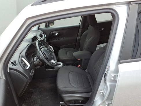 Used 2019 Jeep Renegade Latitude w/ Cold Weather Group AWD/4WD image 26