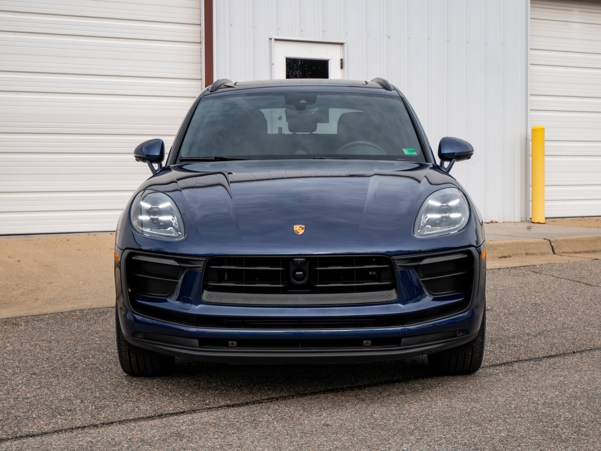 Certified 2025 Porsche Macan AWD/4WD image 10