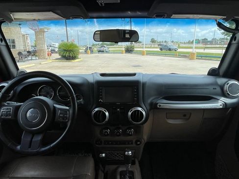 Used 2012 Jeep Wrangler Sahara w/ Connectivity Group AWD/4WD image 18