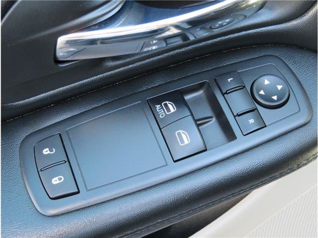 Used 2017 Dodge Grand Caravan SE FWD image 11