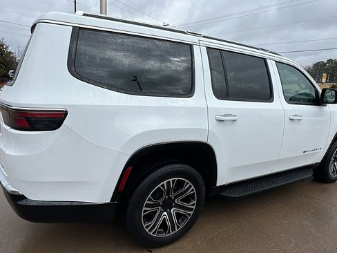 Used 2024 Jeep Wagoneer Series II image 8