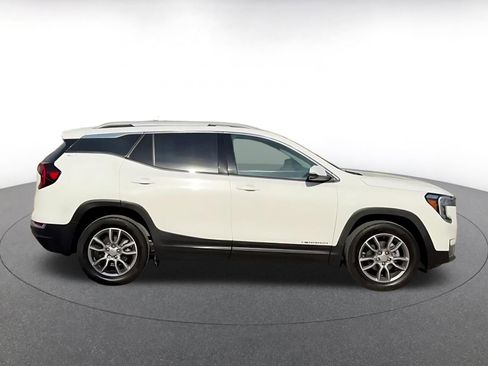Used 2024 GMC Terrain SLT image 16