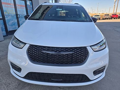 New 2026 Chrysler Pacifica Select w/ S Appearance Package image 15