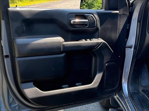 Used 2019 Chevrolet Silverado 1500 Custom Trail Boss w/ Custom Convenience Package AWD/4WD image 9