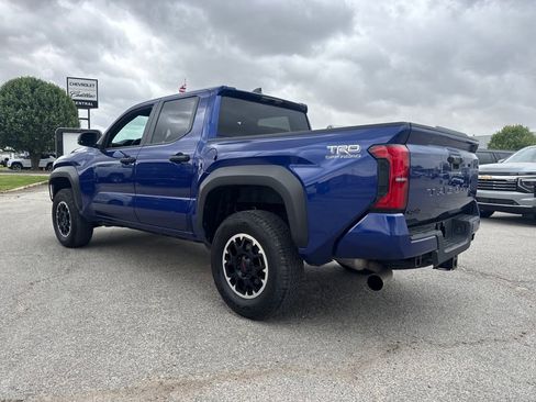Used 2024 Toyota Tacoma TRD Off-Road image 4